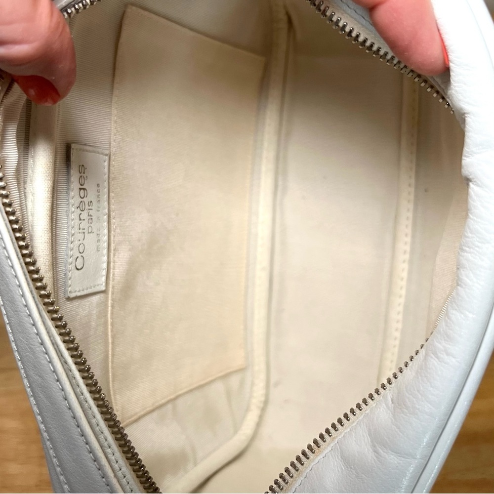 Courrèges vintage leather bag iconic camera bag with signature front logo white - Picture 12 of 16